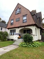 19 Columbus Ave, Unit Third Floor in Northampton, MA - Building Photo