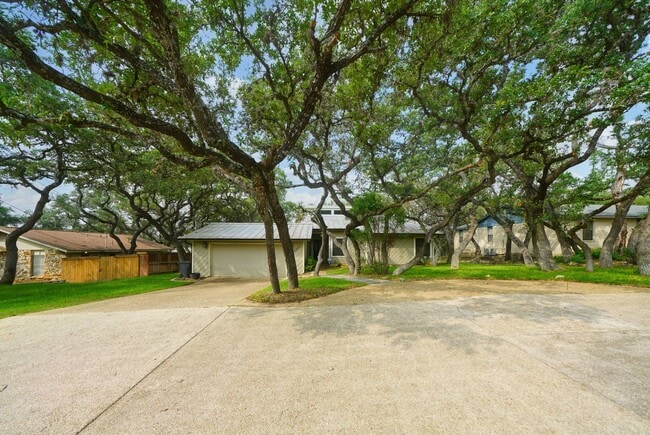 16907 Springhill Dr in San Antonio, TX - Building Photo - Building Photo