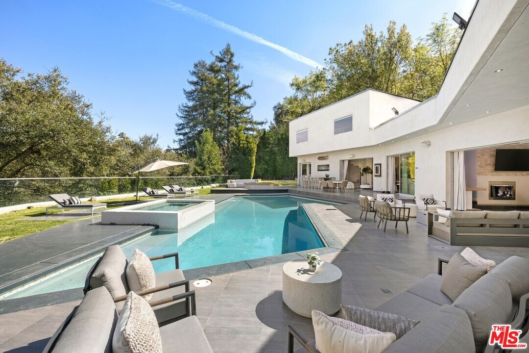 2666 Hutton Dr in Beverly Hills, CA - Building Photo