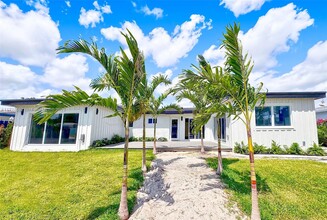 1720 SW 23rd Ave in Fort Lauderdale, FL - Foto de edificio - Building Photo