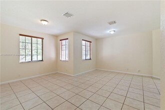 2812 Kinsington Cir in Weston, FL - Building Photo - Building Photo