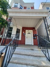 157 Bidwell Ave in Jersey City, NJ - Building Photo - Building Photo