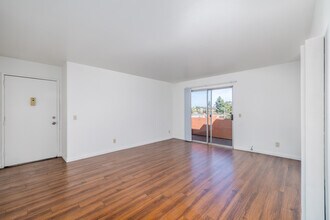 2422 E. 11th St. in Long Beach, CA - Building Photo - Interior Photo