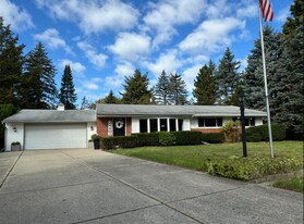 24461 Willow Ln in Novi, MI - Building Photo