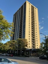 2605 S Indiana Ave, Unit 1005 in Chicago, IL - Building Photo - Building Photo