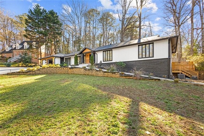 915 Lost Forest Dr NW in Atlanta, GA - Building Photo - Building Photo