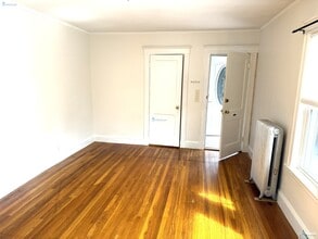 43 Winter St, Unit 1 in Medford, MA - Building Photo - Building Photo