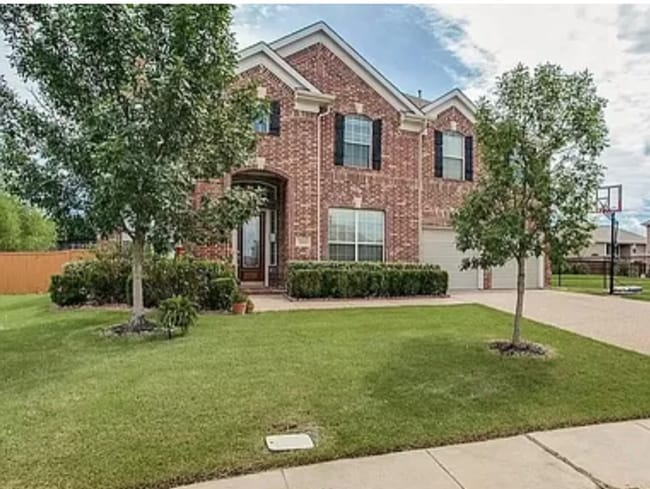 property at 2001 Dillon Ct