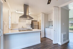 Park Tower in Castro Valley, CA - Building Photo