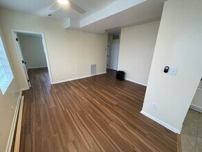 3951 Pearl Rd, Unit 1 in Medina, OH - Foto de edificio - Building Photo