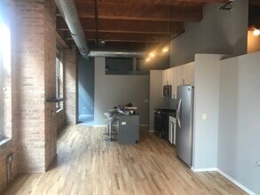 1500 W Monroe St, Unit 303 in Chicago, IL - Building Photo - Building Photo