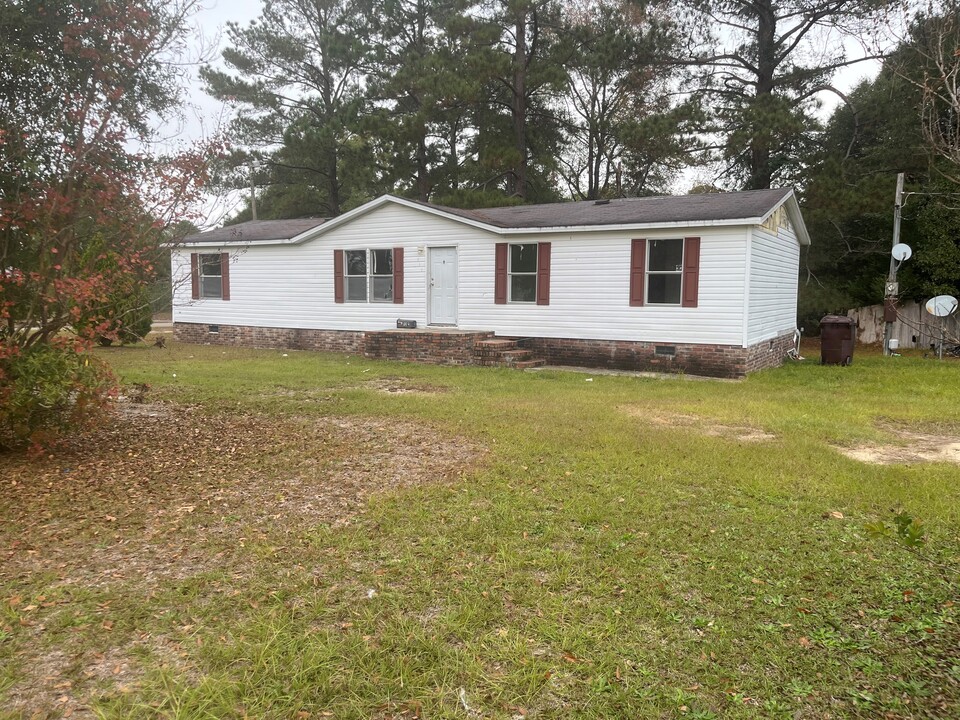 127 Pepper Dr in Darlington, SC - Building Photo