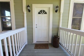 121 McBrown Rd in Petaluma, CA - Building Photo - Building Photo
