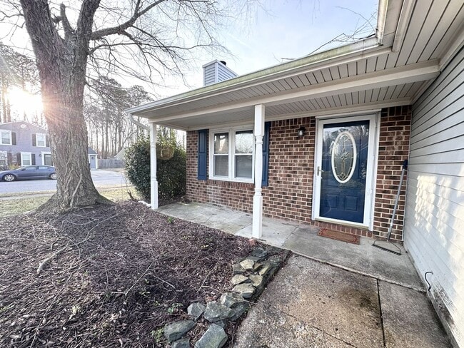 3001 Glastonbury Dr in Virginia Beach, VA - Building Photo - Building Photo