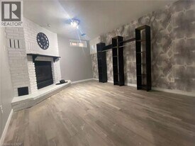 155 Sunpoint Crescent in Waterloo, ON - Building Photo