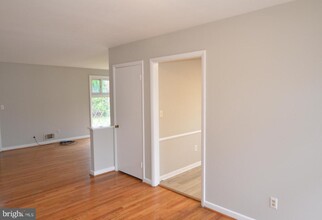 4310 Robert Ct in Silver Spring, MD - Foto de edificio - Building Photo