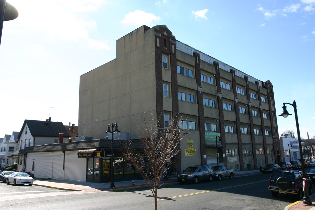 69 Palisade Ave in Garfield, NJ - Foto de edificio