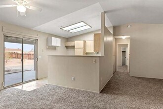 14258 Tonikan Rd in Apple Valley, CA - Building Photo - Building Photo