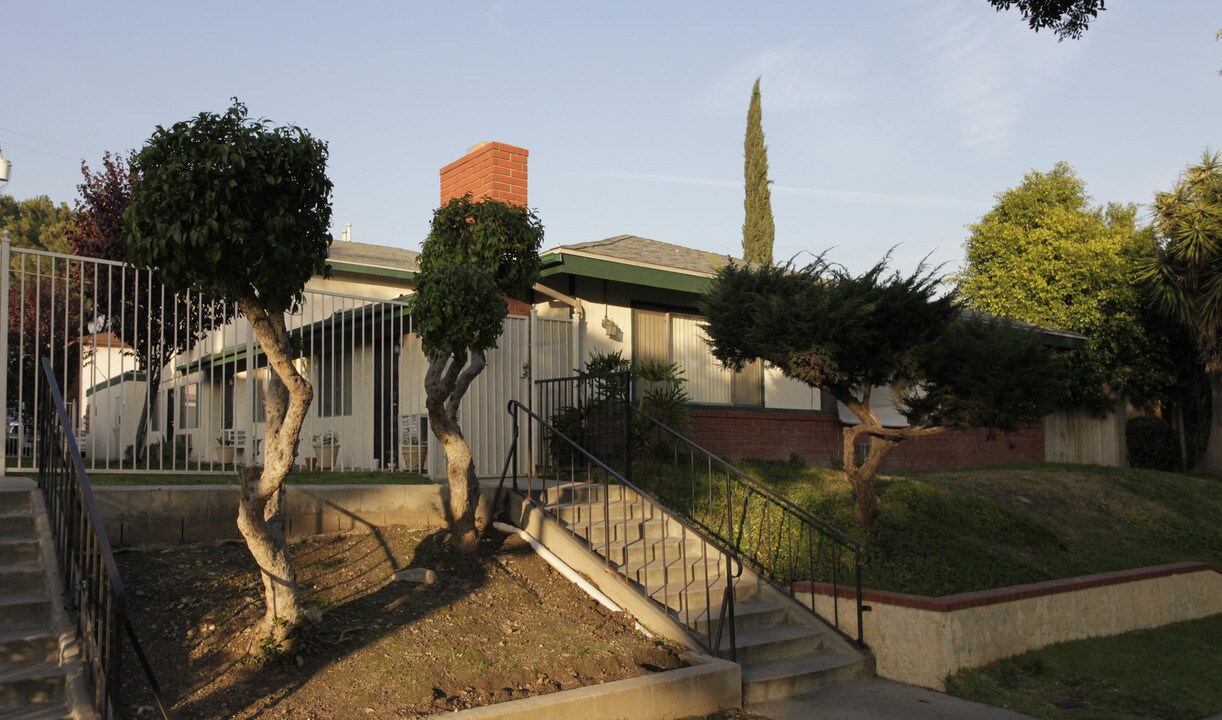 1051 Springfield St in Upland, CA - Building Photo