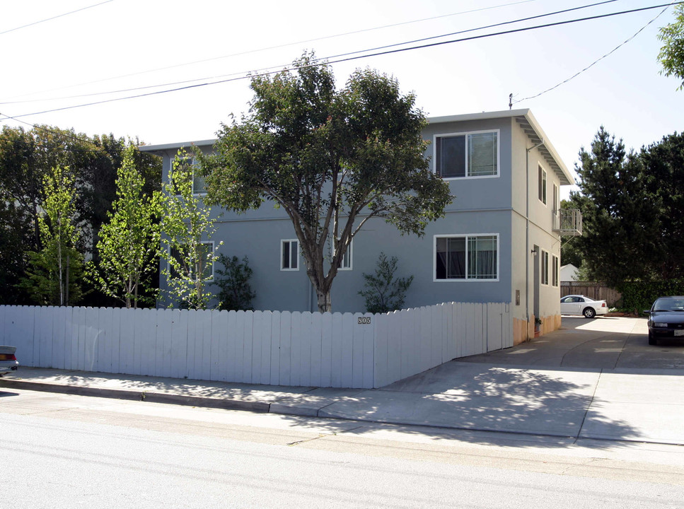 805 Rollins Rd in Burlingame, CA - Building Photo