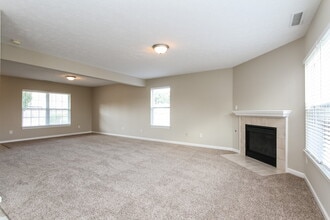 1255 Spring Ridge Cir in Brownsburg, IN - Building Photo - Building Photo