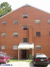 3329 Cutshaw Ave in Richmond, VA - Foto de edificio - Building Photo