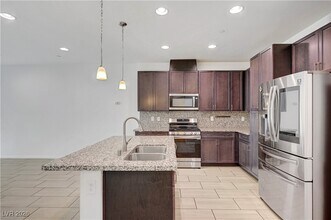 985 Via Lombardi in Henderson, NV - Building Photo - Building Photo