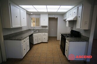 5104 Belcrest Ave in Bakersfield, CA - Building Photo - Building Photo