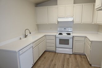 1056 Johnfer Way in Sacramento, CA - Building Photo - Building Photo
