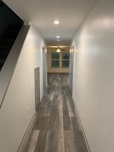 8111 Corinth St, Unit B in Houston, TX - Foto de edificio - Building Photo