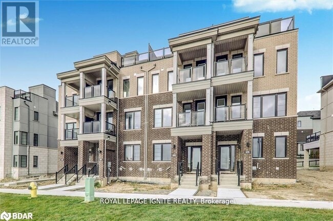 807 Port Darlington Rd in Bowmanville, ON - Building Photo - Building Photo