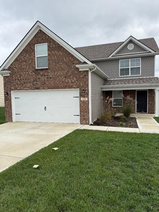 220 Candy Apple Ln in Richmond, KY - Building Photo