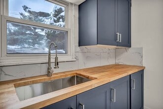 6606 Ridgeview Rd in Mayfield Heights, OH - Foto de edificio - Building Photo