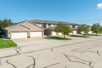 Alpine Pointe in Green Bay, WI - Building Photo - Building Photo