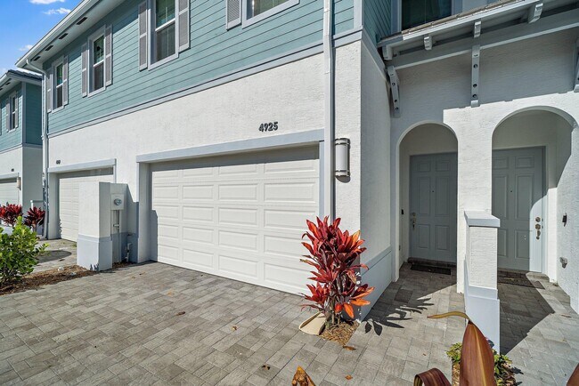 4925 Pointe Midtown Way in Palm Beach Gardens, FL - Foto de edificio - Building Photo