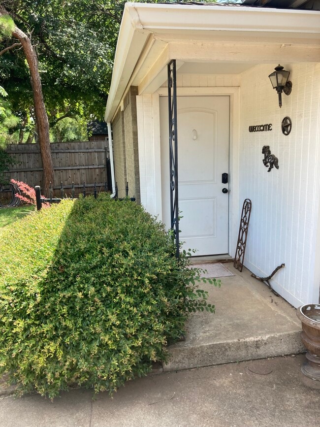 2401 Dartmouth St, Unit Studio apartment
