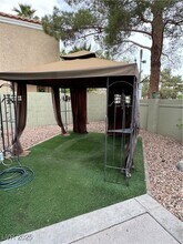 9224 Kentucky Oaks Dr in Las Vegas, NV - Building Photo - Building Photo