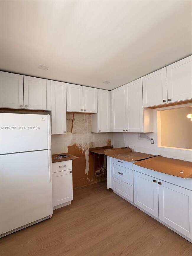 218 NE 12th Ave in Hallandale Beach, FL - Building Photo - Building Photo