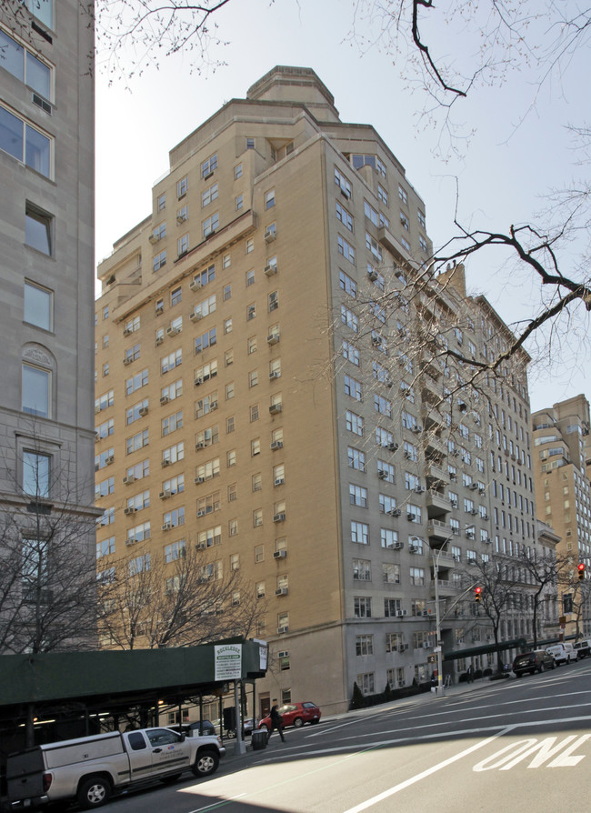 945 Fifth Ave in New York, NY - Building Photo - Building Photo