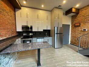 1030 Commonwealth Ave, Unit 103 in Boston, MA - Foto de edificio - Building Photo