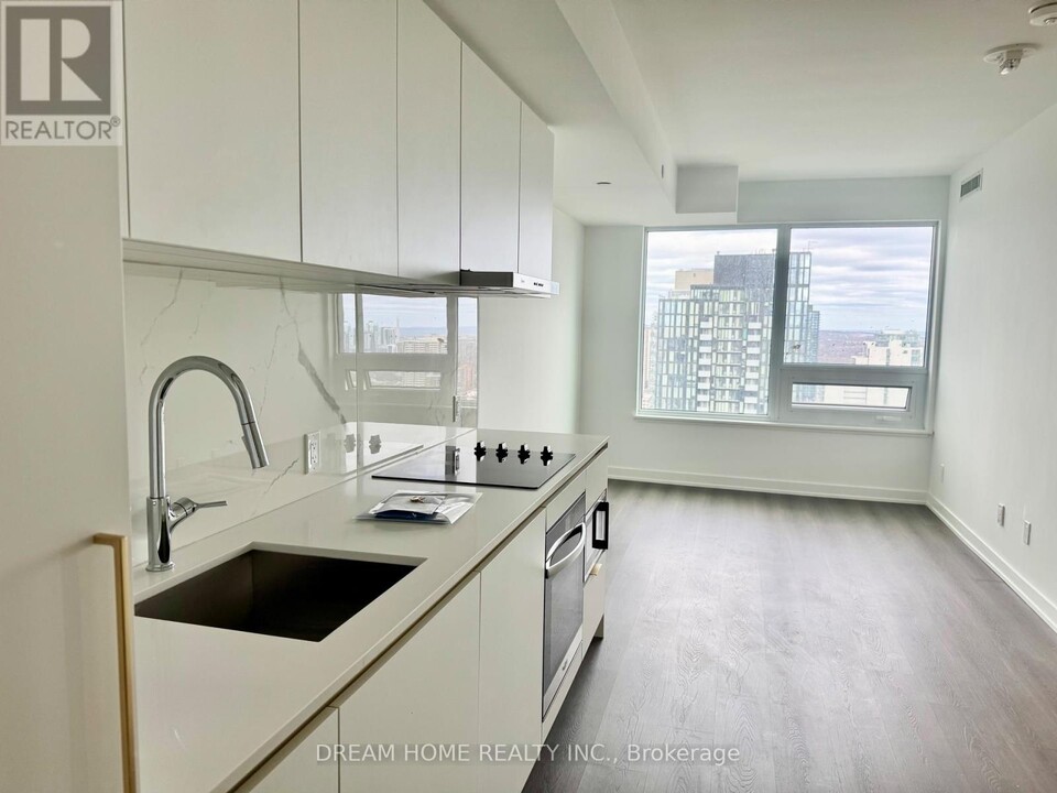 8-3818 Wellesley St W in Toronto, ON - Building Photo