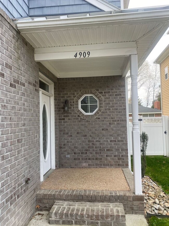 property at 4909 Aclare Ct