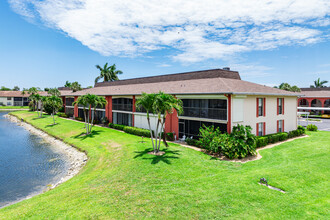 326-344 Charlemagne Blvd in Naples, FL - Building Photo - Building Photo