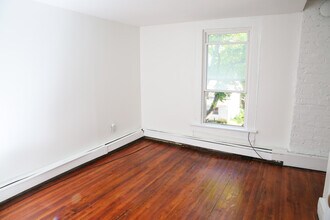 16 Russell Street, Unit 2nd Floor in Saugerties, NY - Building Photo - Building Photo