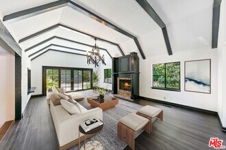 29528 Harvester Rd in Malibu, CA - Building Photo - Building Photo