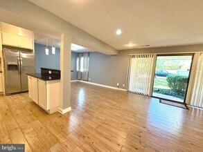 19120 Mills Choice Rd in Montgomery Village, MD - Building Photo - Building Photo