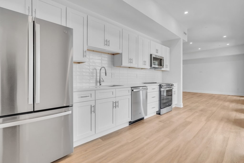 55 Linden St, Unit 5 in Boston, MA - Building Photo