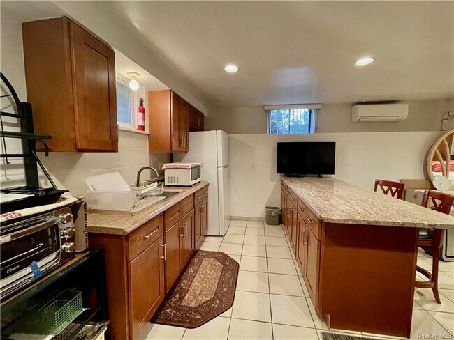 169 Old Mamaroneck Rd in White Plains, NY - Foto de edificio - Building Photo