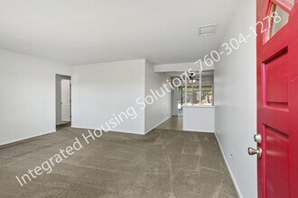 1469 E Mission Ave in Escondido, CA - Building Photo - Building Photo