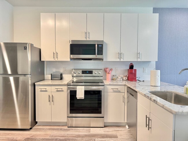 525 Parkway Dr NE in Atlanta, GA - Building Photo - Building Photo